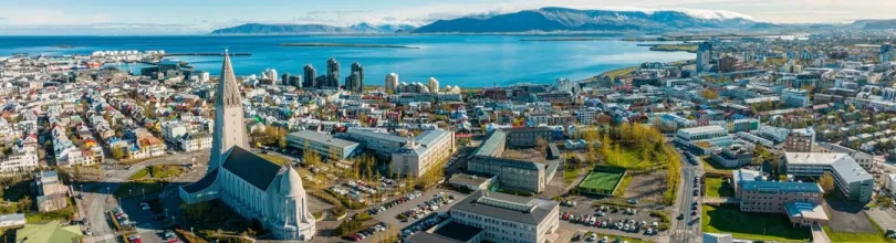 Luftfoto over Reykjavik med Hallgrímskirkja.